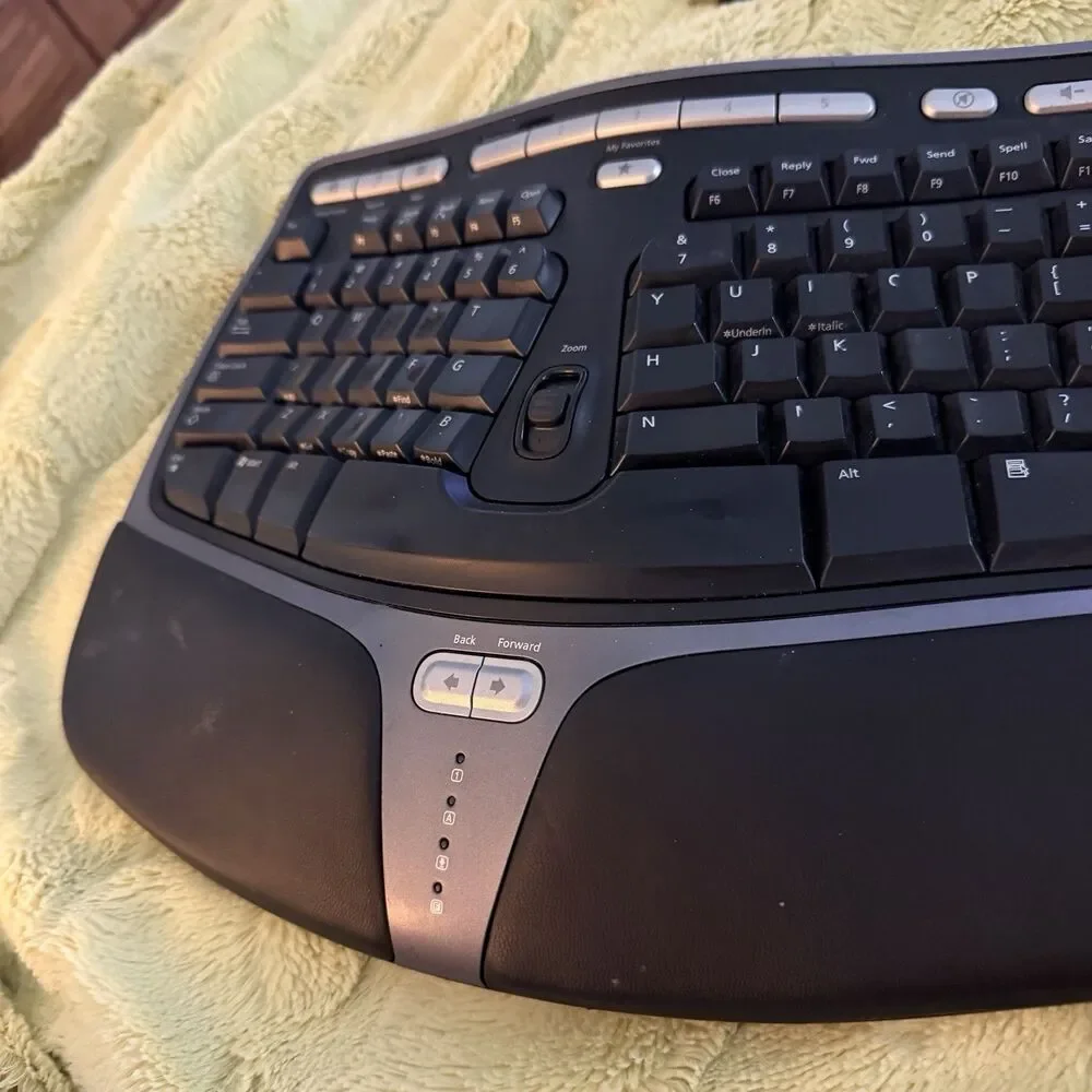 Microsoft Natural Ergonomic 4000 USB Wired Keyboard Tested Works Perfectly Clean